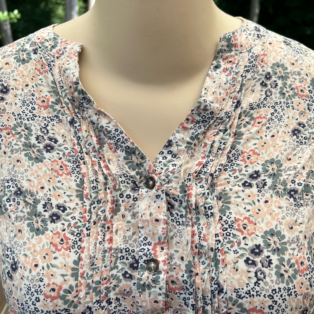 De Collection Button Down Top - Picture 2 of 3